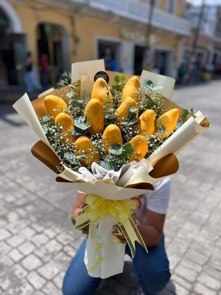 Fresh Mango Basket and Bouquet - KHAAS Items