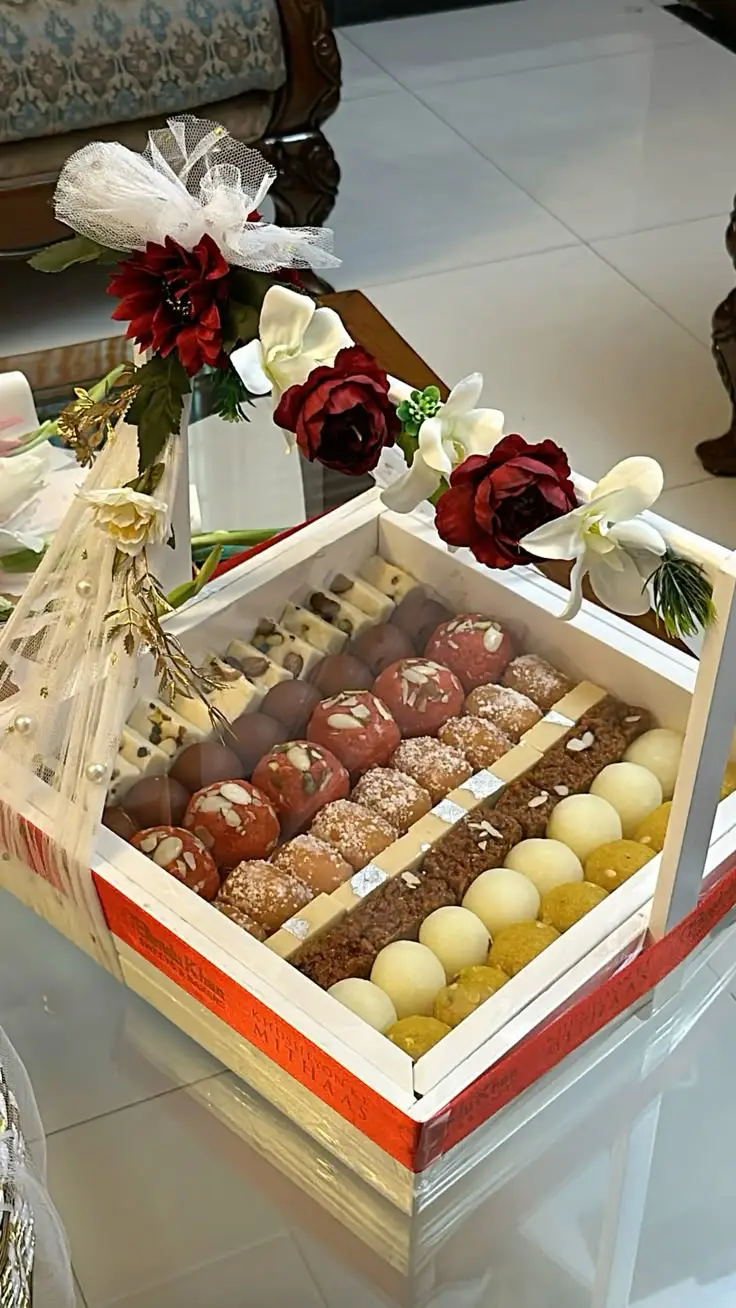Mix Mithai Gift Basket - KHAAS Items